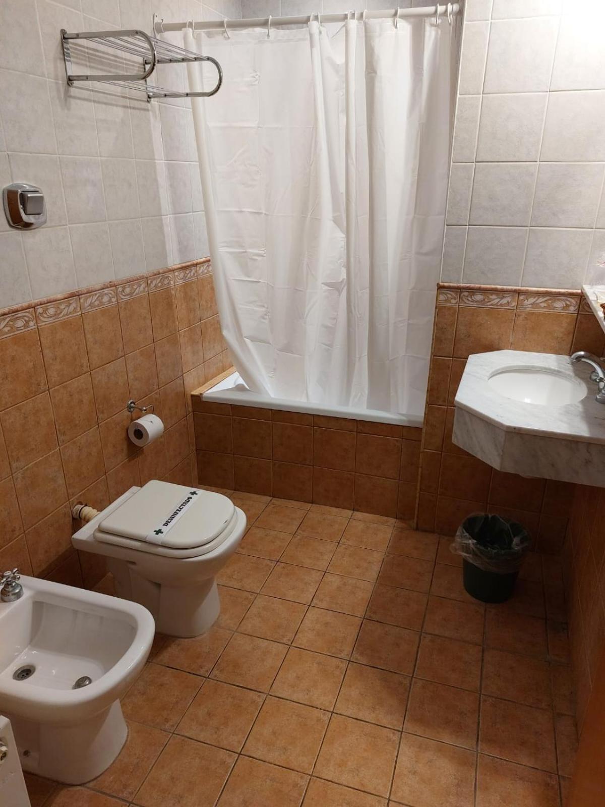 Hotel Francia Тандил Экстерьер фото