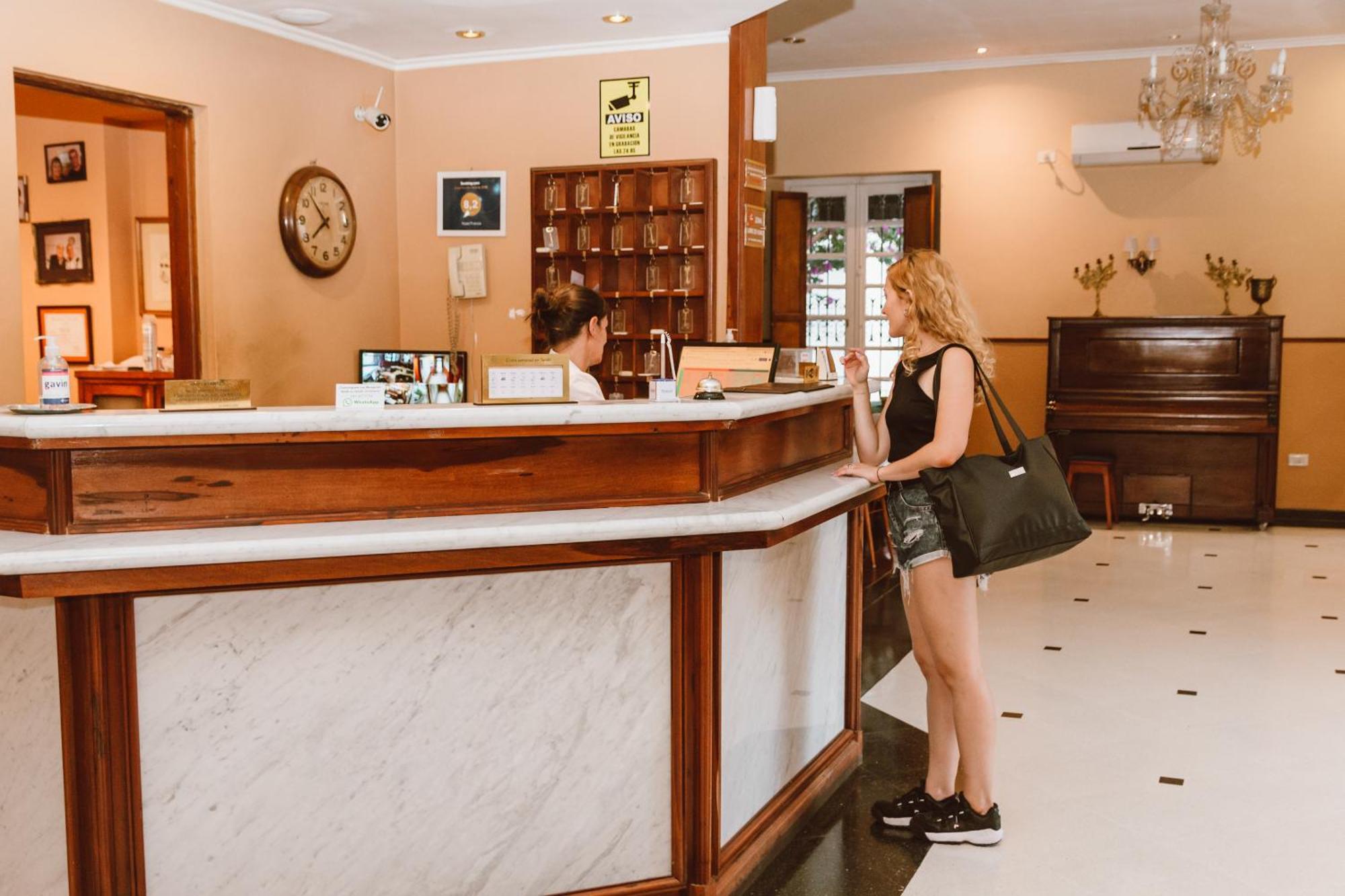 Hotel Francia Тандил Экстерьер фото